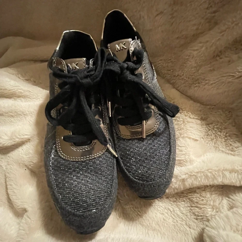 MICHAEL KORS Leather Trainers in Black size 7.5 NWT - Picture 5 of 6